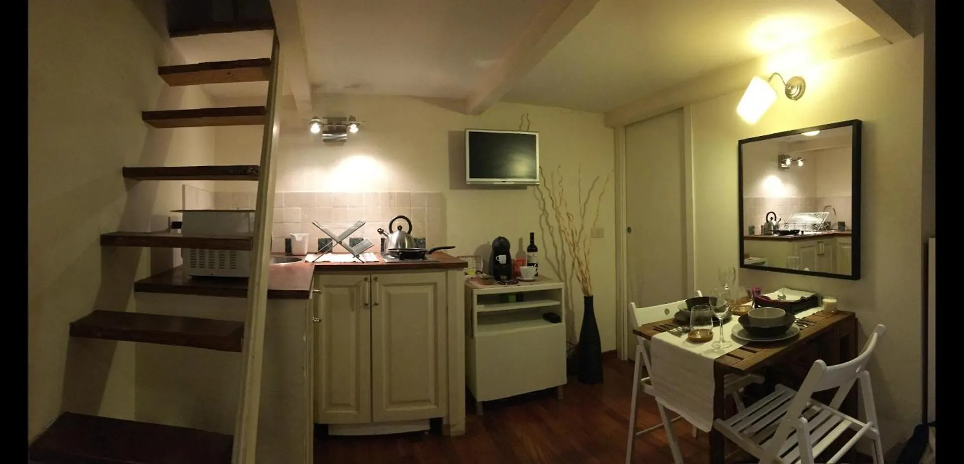 Piccolo Love Nest In Milan Italy